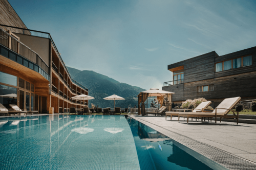 Lass den Alltag hinter dir und verwöhn all deine Sinne – zu exklusiven Konditionen. Inklusive Kulinarium, Wellness & SPA, Aktivprogramm und vieles mehr.